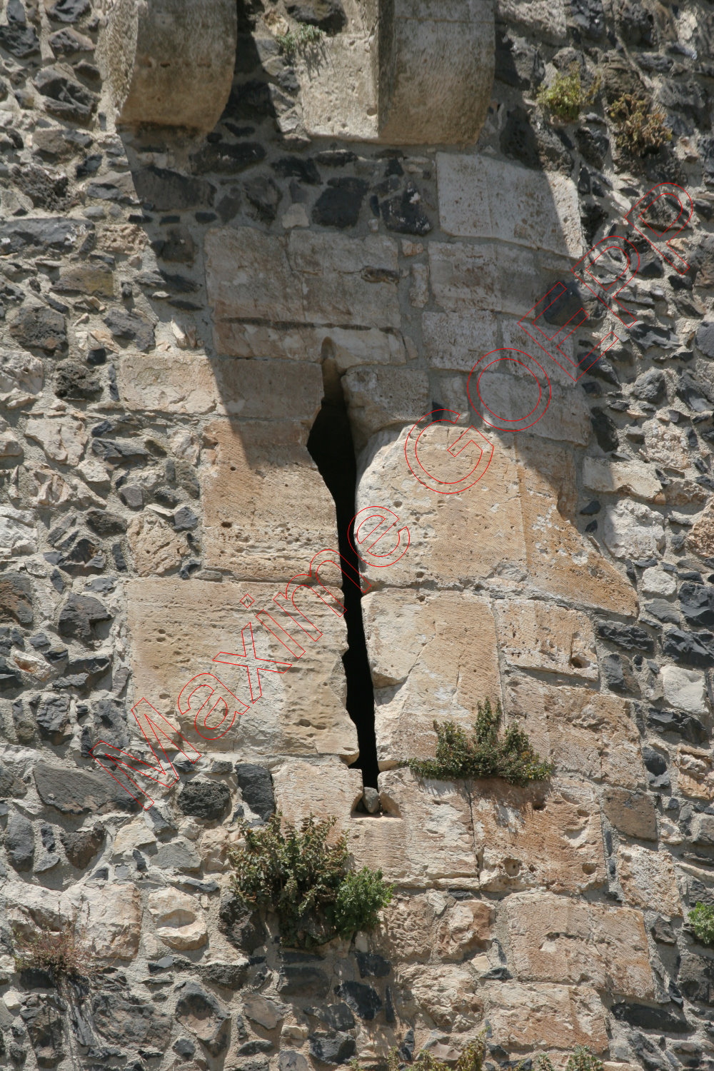 Secteur 7. Courtine 32-29, front est, archère et bretêche (cl. Maxime Goepp 2009).