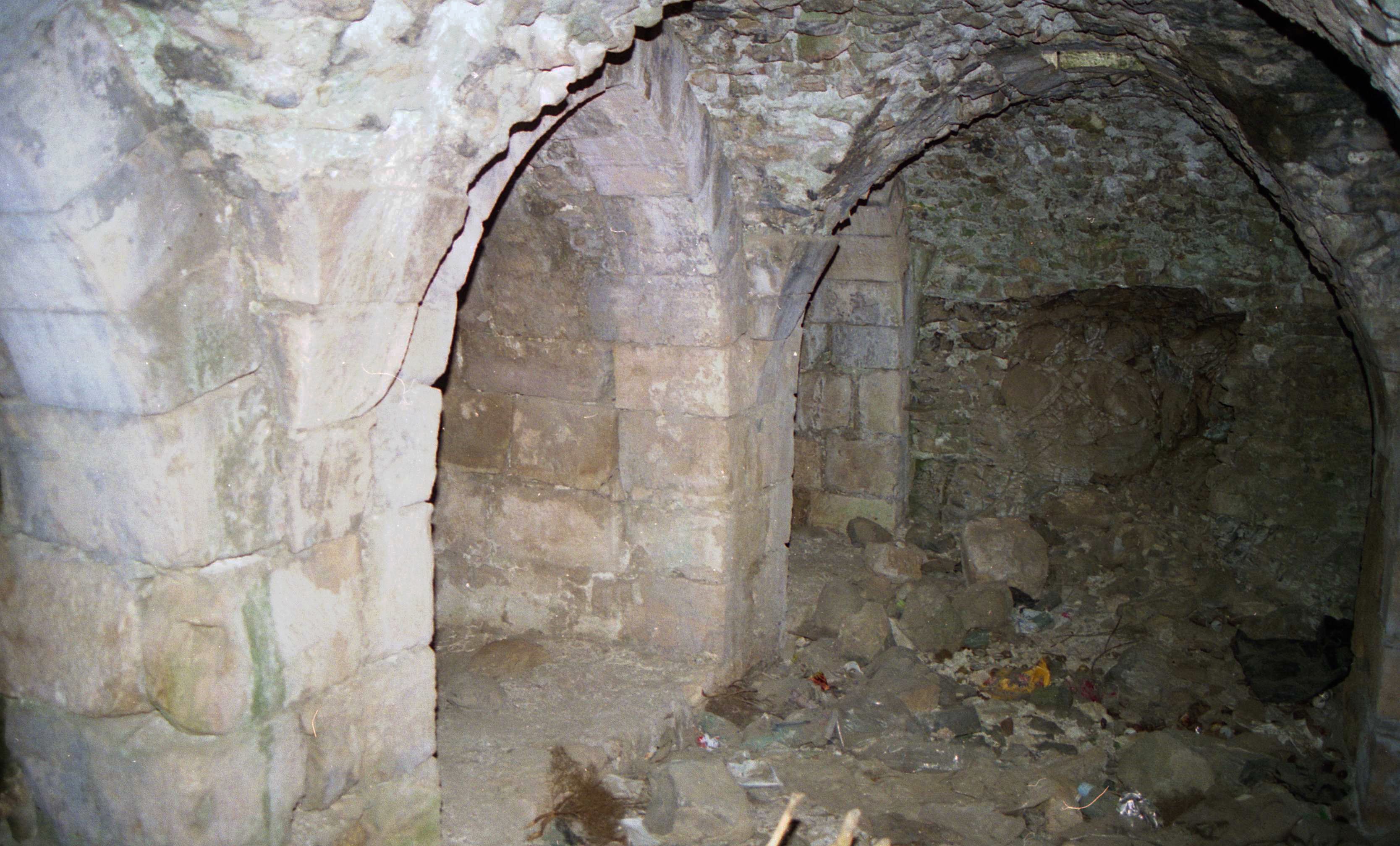 Secteur 6. Ouvrage de la poterne nord. Salle du niveau intermédiaire (cl. JM 95). Vue depuis l'entrée à l'ouest